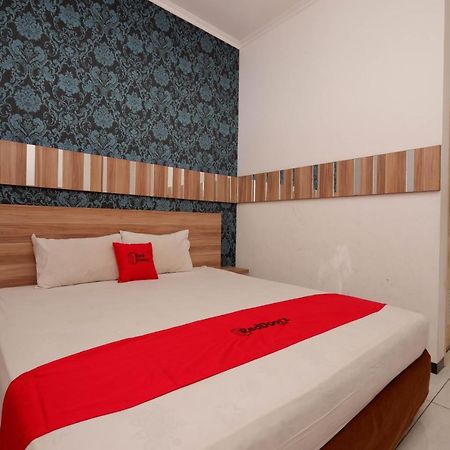 Hotel RedDoorz near Plaza Simpang Lima Semarang Esterno foto