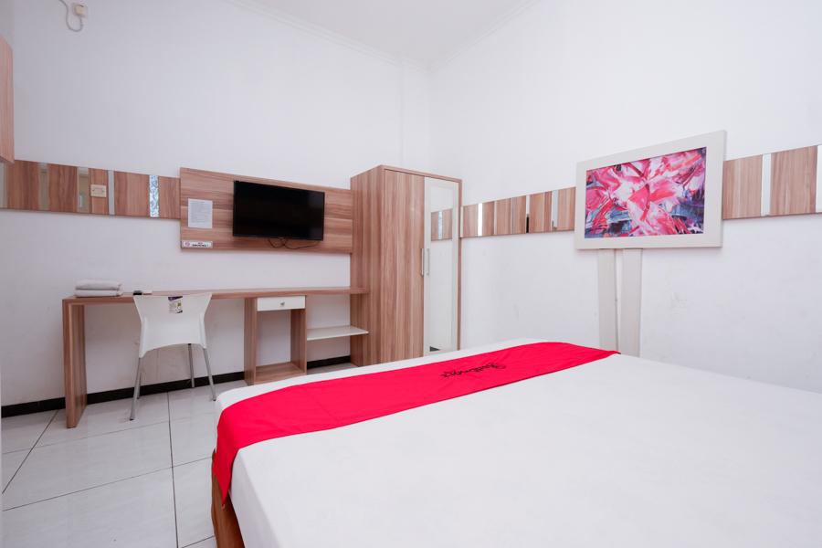 Hotel RedDoorz near Plaza Simpang Lima Semarang Esterno foto