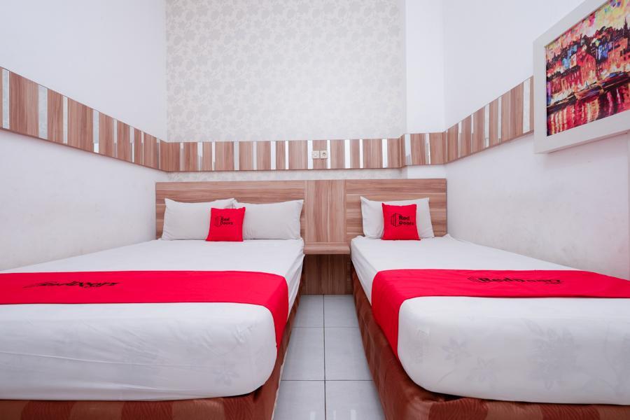 Hotel RedDoorz near Plaza Simpang Lima Semarang Esterno foto