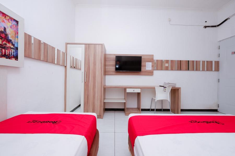 Hotel RedDoorz near Plaza Simpang Lima Semarang Esterno foto