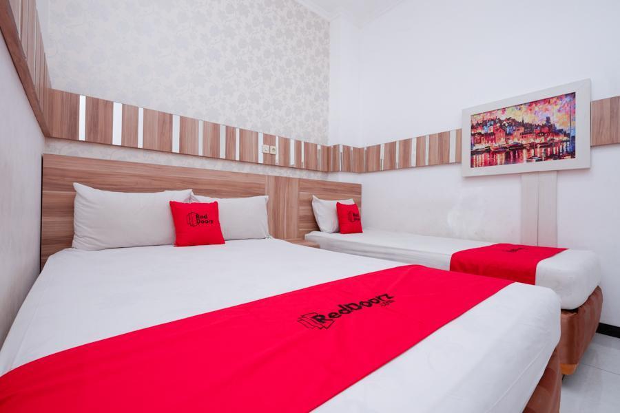 Hotel RedDoorz near Plaza Simpang Lima Semarang Esterno foto