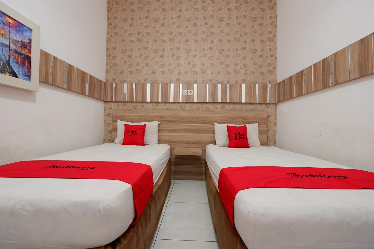 Hotel RedDoorz near Plaza Simpang Lima Semarang Esterno foto