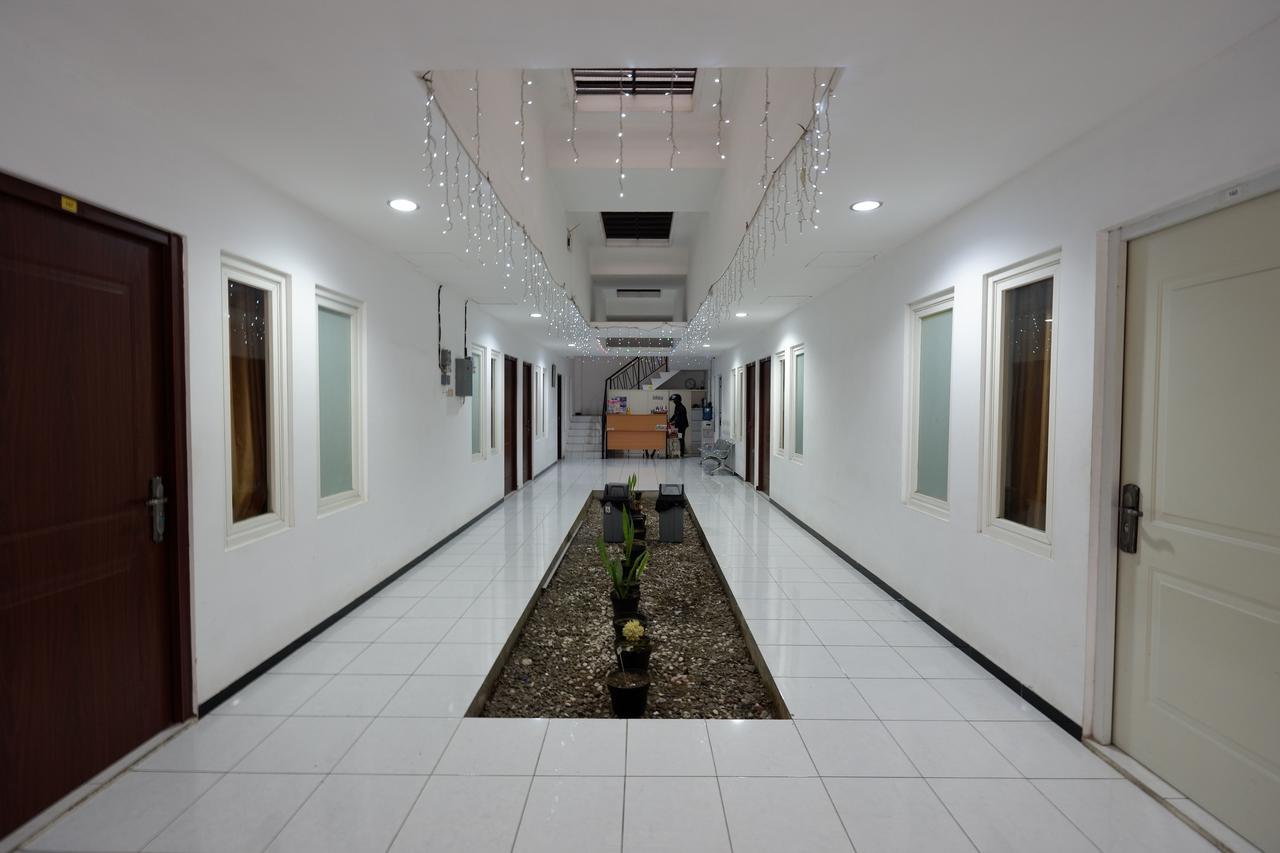 Hotel RedDoorz near Plaza Simpang Lima Semarang Esterno foto